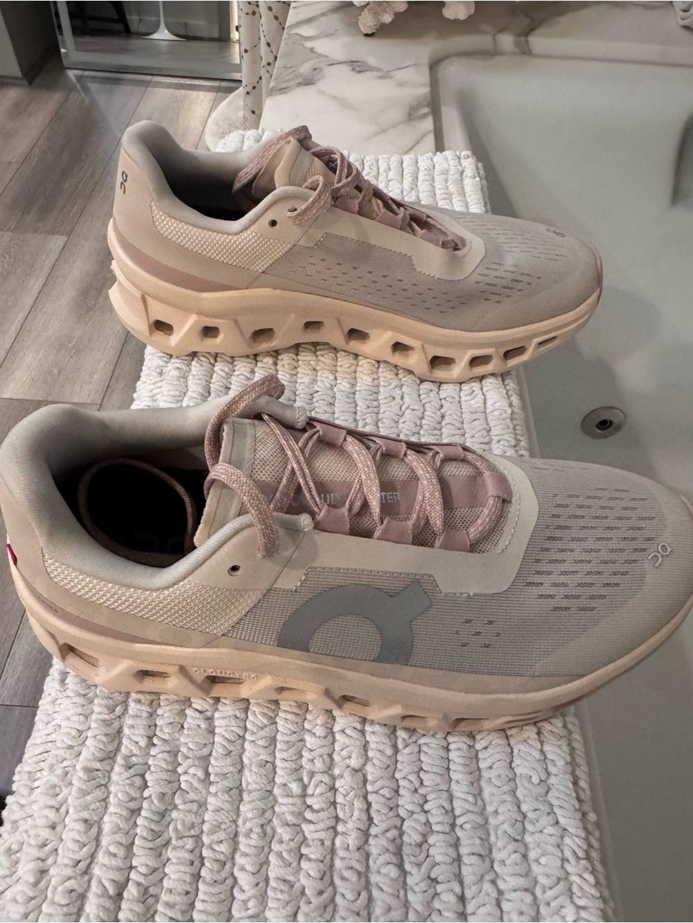 On cloud blush Women's Sneakers-9 - Picture 2 of 6